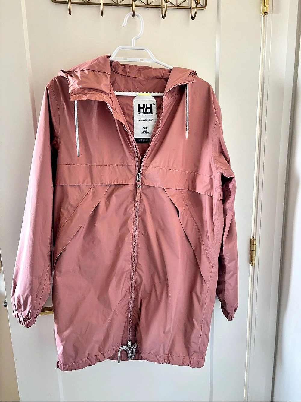 Helly Hansen Women's pink long Rain Jacket